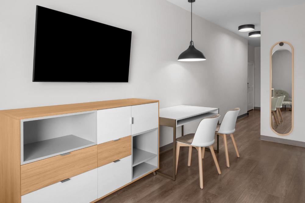 One-Bedroom King Suite with Sofa Bed and Adapted Tub - Mobility and Hearing Accessible interior