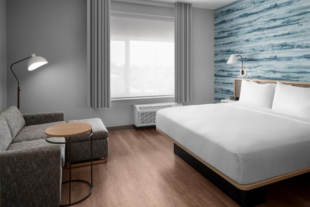 King Studio with Sofa Bed, and Adapted Tub - Mobility and Hearing Accessible interior